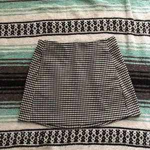 UO Black and White Gingham Mini Skirt w Pockets!!